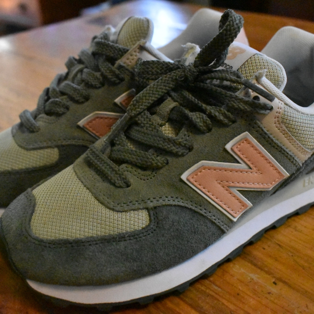 New Balance women's size 7 green tennis shoe